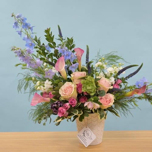 Flower Delivery Country Club Hills - Classic roses and seasonal blooms arranged for delivery to Country Club Hills in Raleigh
