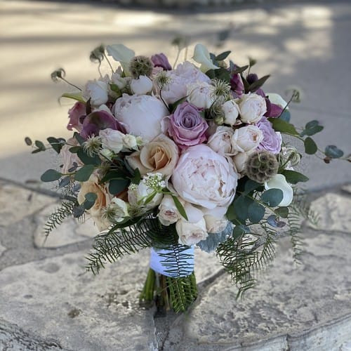 Flower Delivery Hope Valley - Refined floral arrangement with seasonal blooms for delivery to Hope Valley in Durham NC